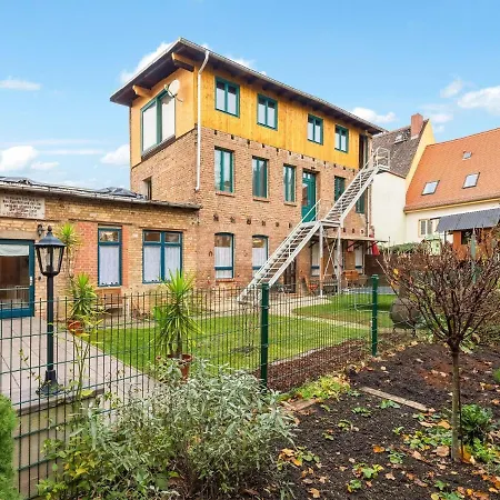Cheerful And Bright With Fireplace And Garden Lejlighed *