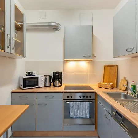 Cheerful And Bright With Fireplace And Garden *